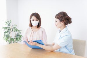 問診を受ける女性